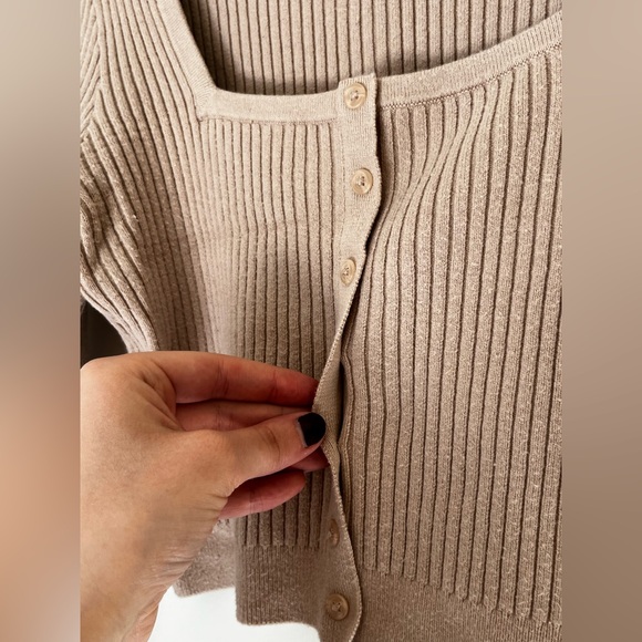 Women’s Abercrombie and fitch cropped ribbed sweater (mock buttons) - Picture 2 of 3